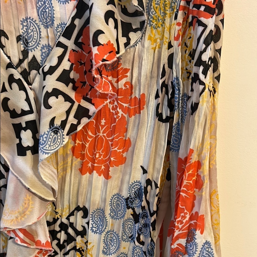 Floral Ruffle V-Neck Blouse in Cream and Multi - Picture 6 of 7